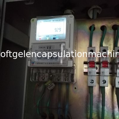 Çok Nozullu Dikişsiz Softgel Makinesi Darbeli Kesim Yüksek Bitmiş Ürün Oranı