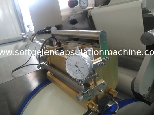 Büyük Dolum Hacmi Kapsül Dolum Ekipmanları 150 * 250mm Kalıp Rulo Kapsül Yapma Makinesi